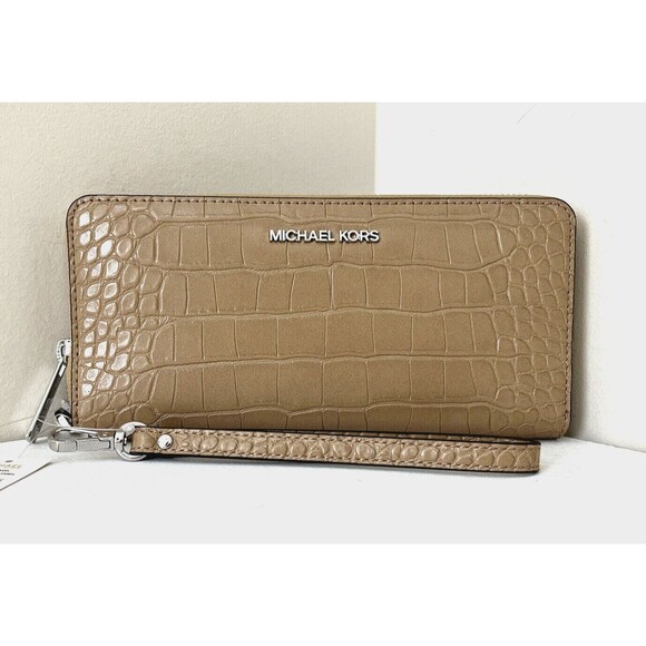 New Michael Kors Jet Set Large Travel Continental Wallet Embossed Camel - Picture 1 of 4